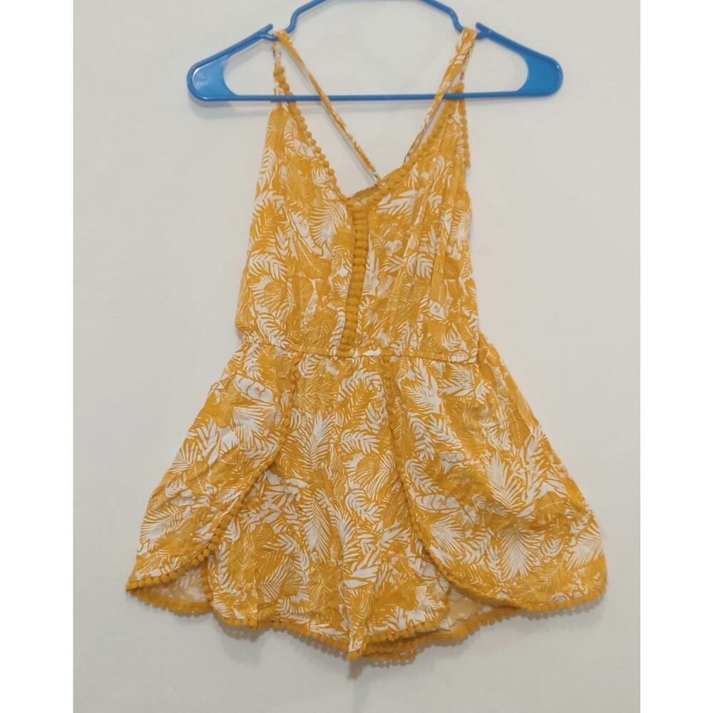 Xhilaration Women’s Aloha Yellow & White Romper Spaghetti Straps Shorts Skirt XS